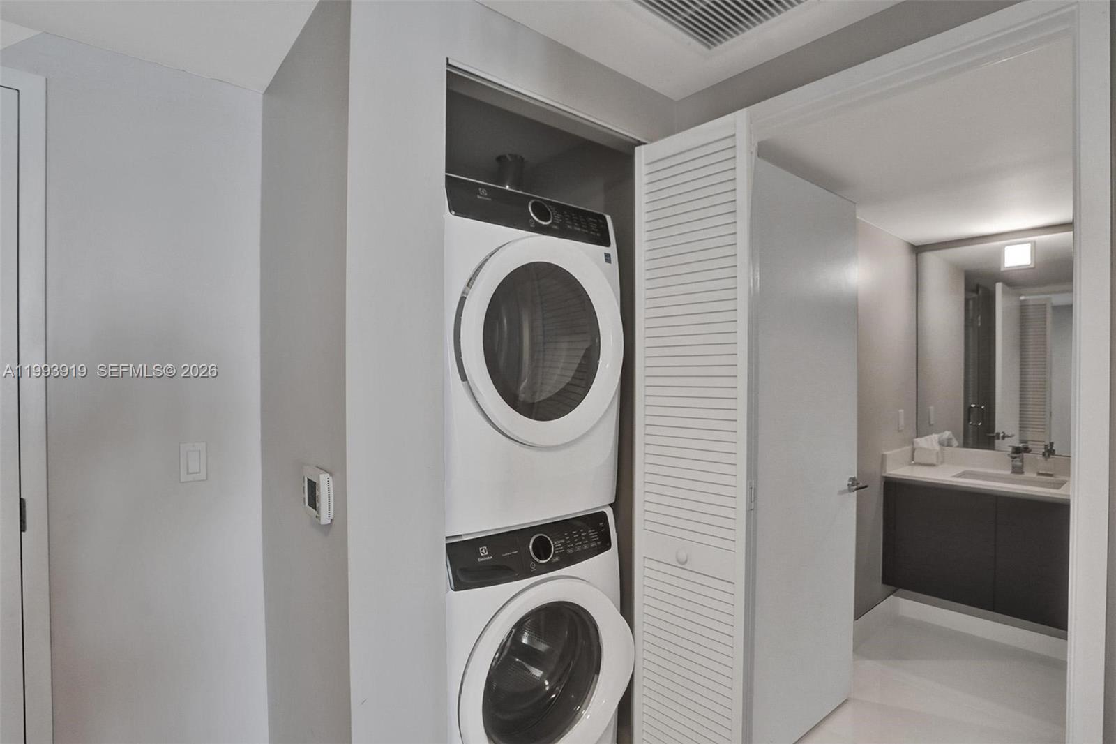 4-903 3 / 3 1524 sq. ft. $ 2026-04-02 0 Photo