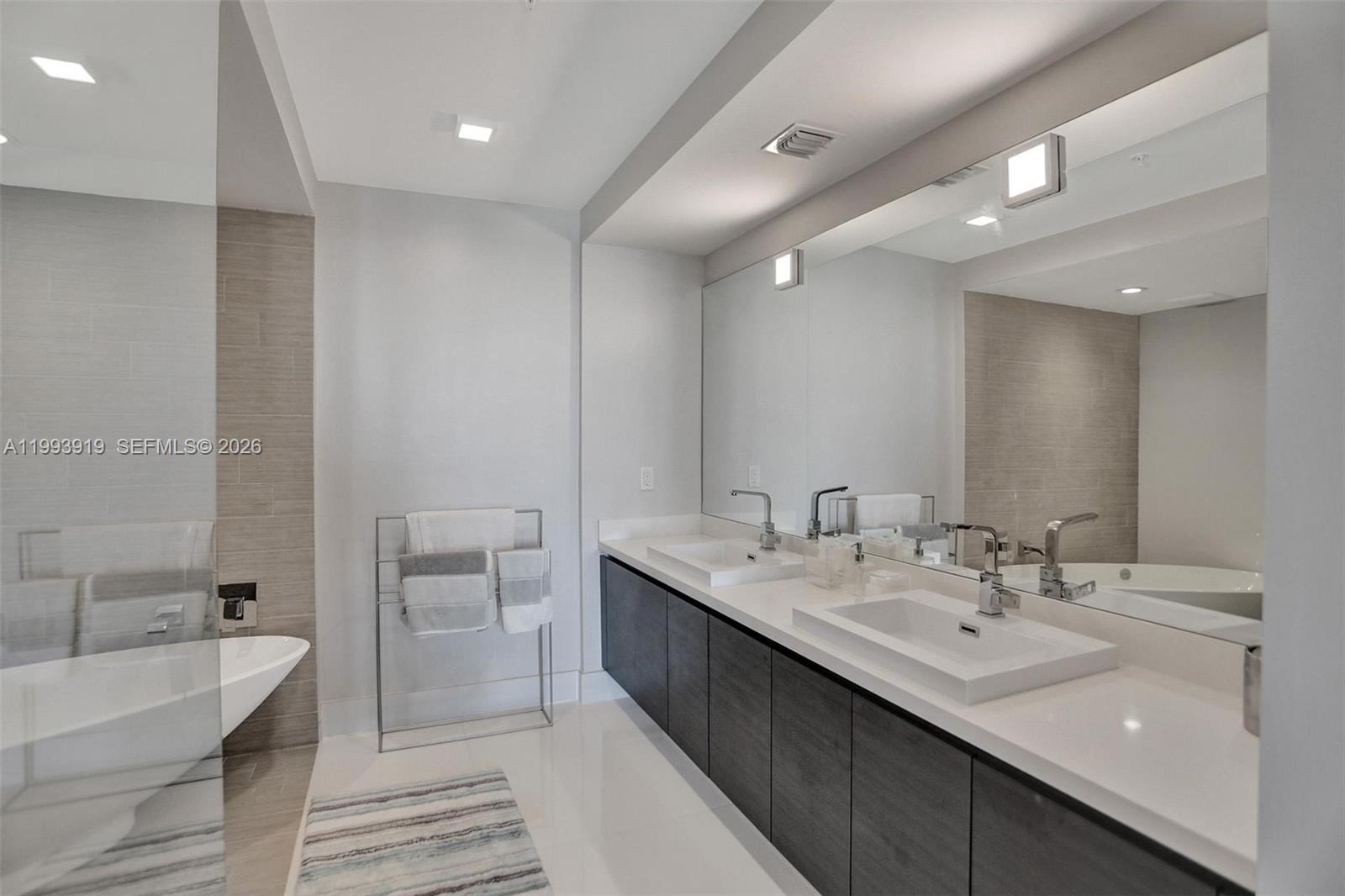 4-903 3 / 3 1524 sq. ft. $ 2026-04-02 0 Photo