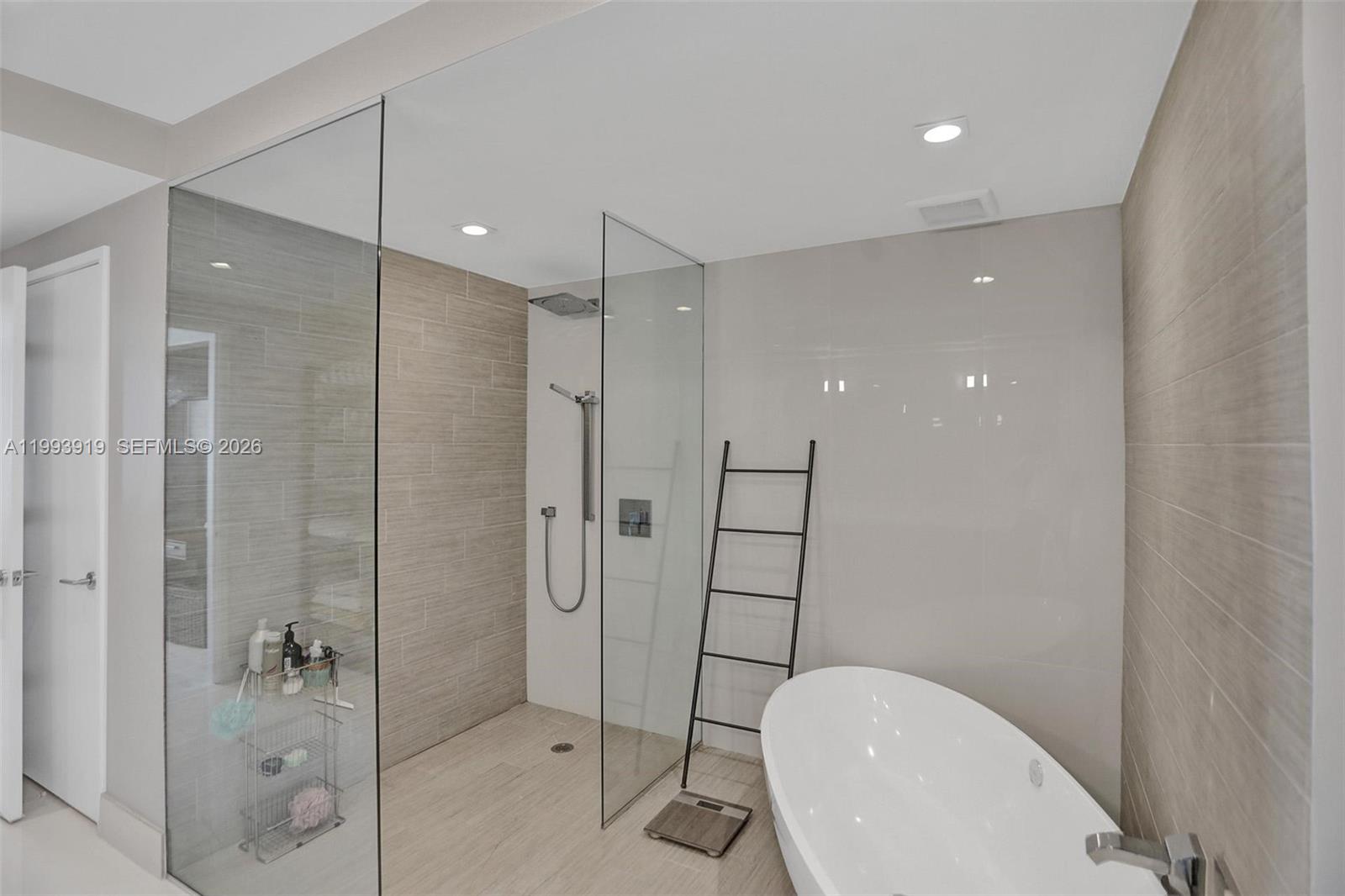 4-903 3 / 3 1524 sq. ft. $ 2026-04-02 0 Photo