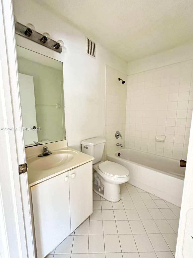203-51 2 / 2 815 sq. ft. $ 2026-04-02 0 Photo