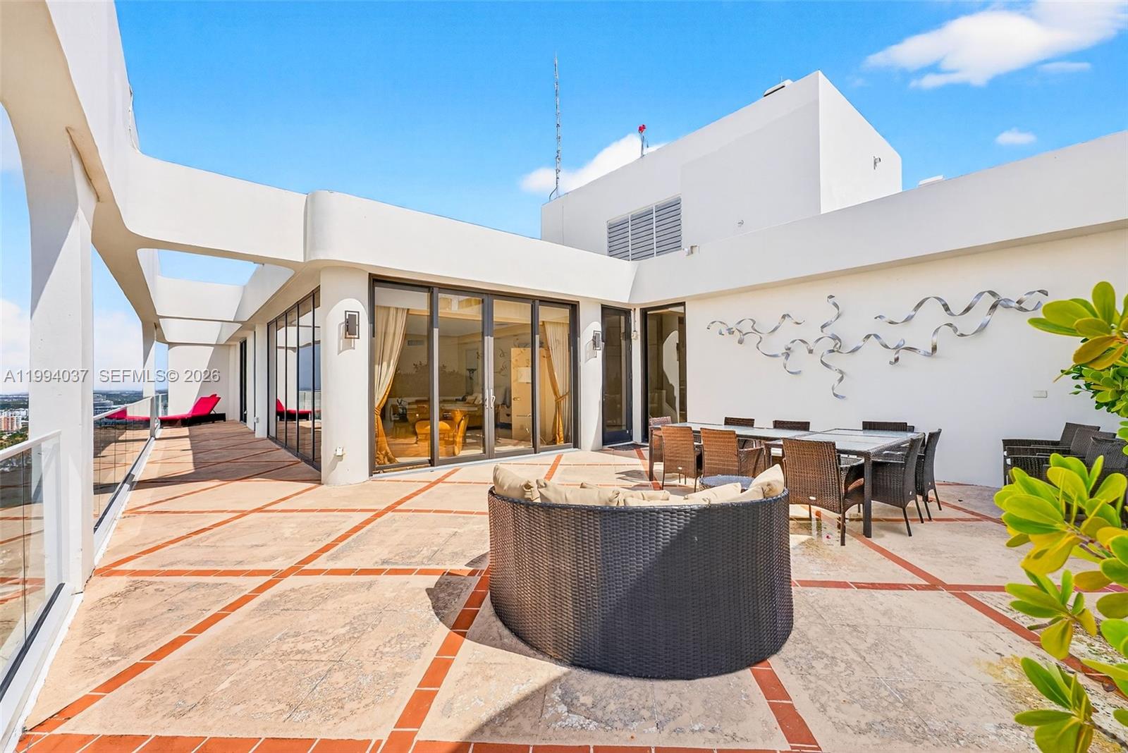 PH02 2 / 4 3700 sq. ft. $ 2026-04-02 0 Photo