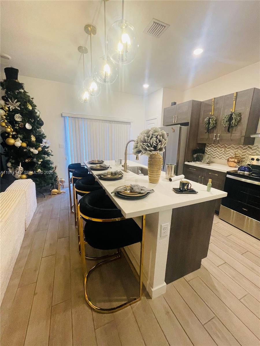 See details 1766 4 / 3 1826 sq. ft. $ 2026-04-30 0 Photo