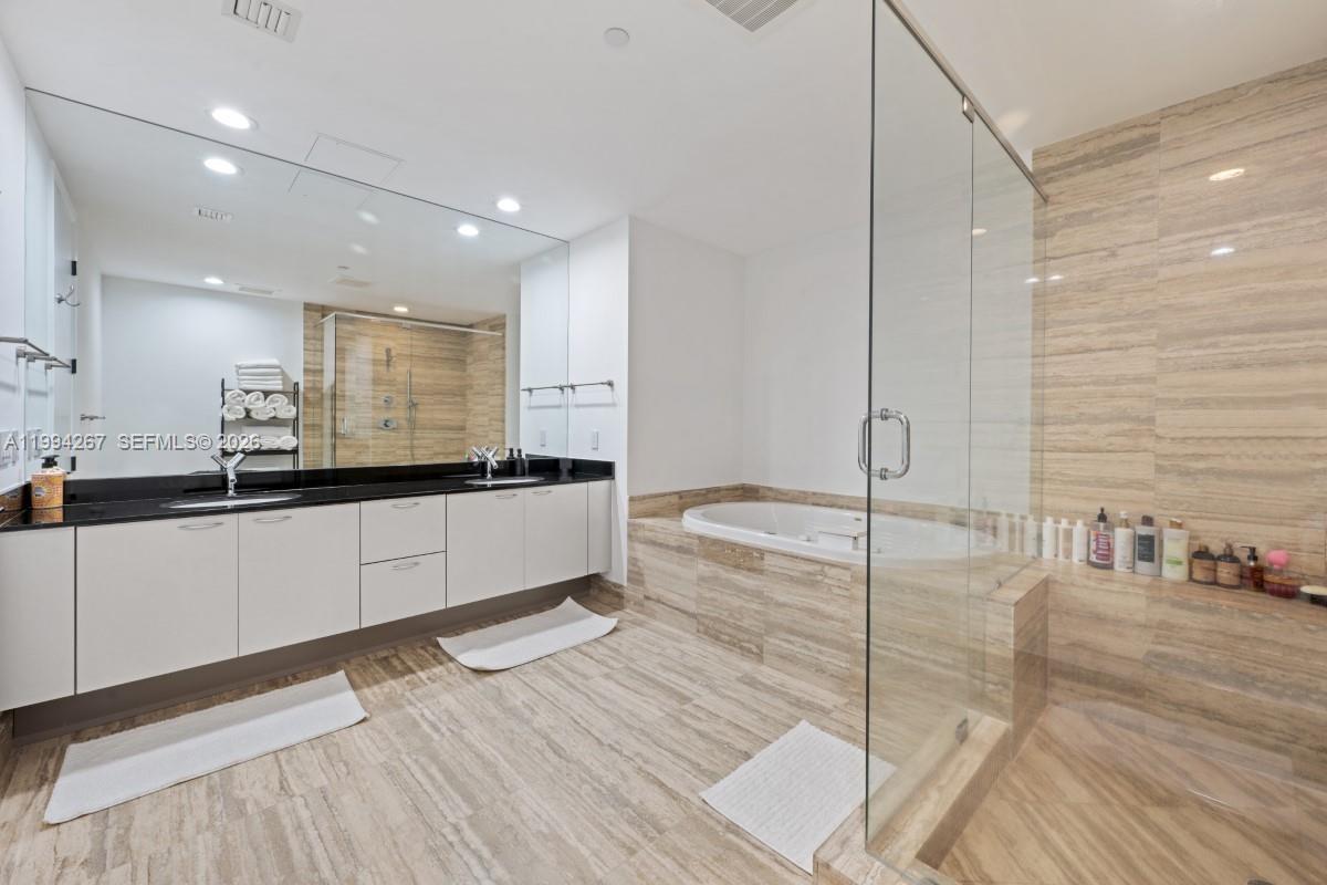 2002 3 / 4 1974 sq. ft. $ 2026-04-02 0 Photo