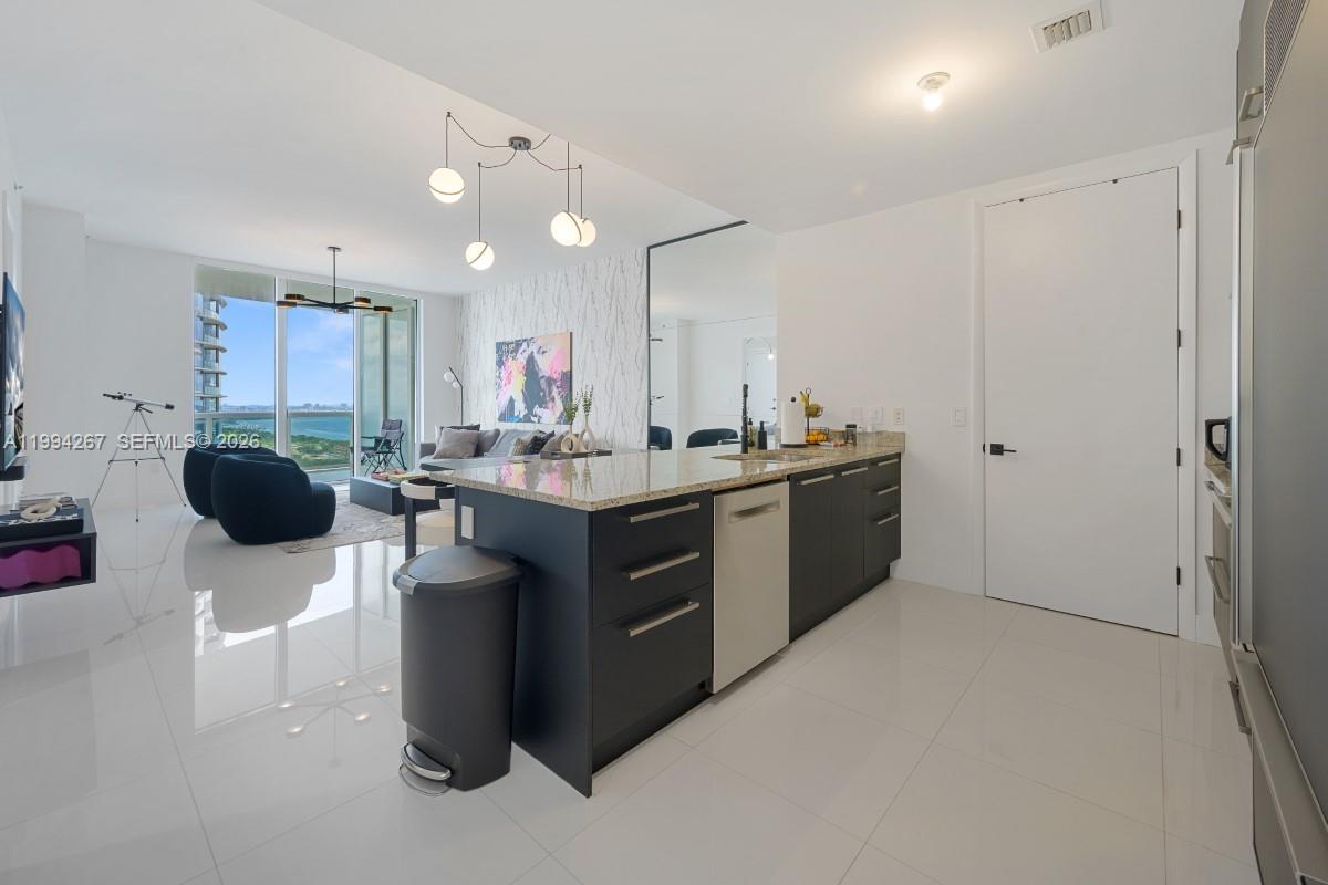 2002 3 / 4 1974 sq. ft. $ 2026-04-02 0 Photo