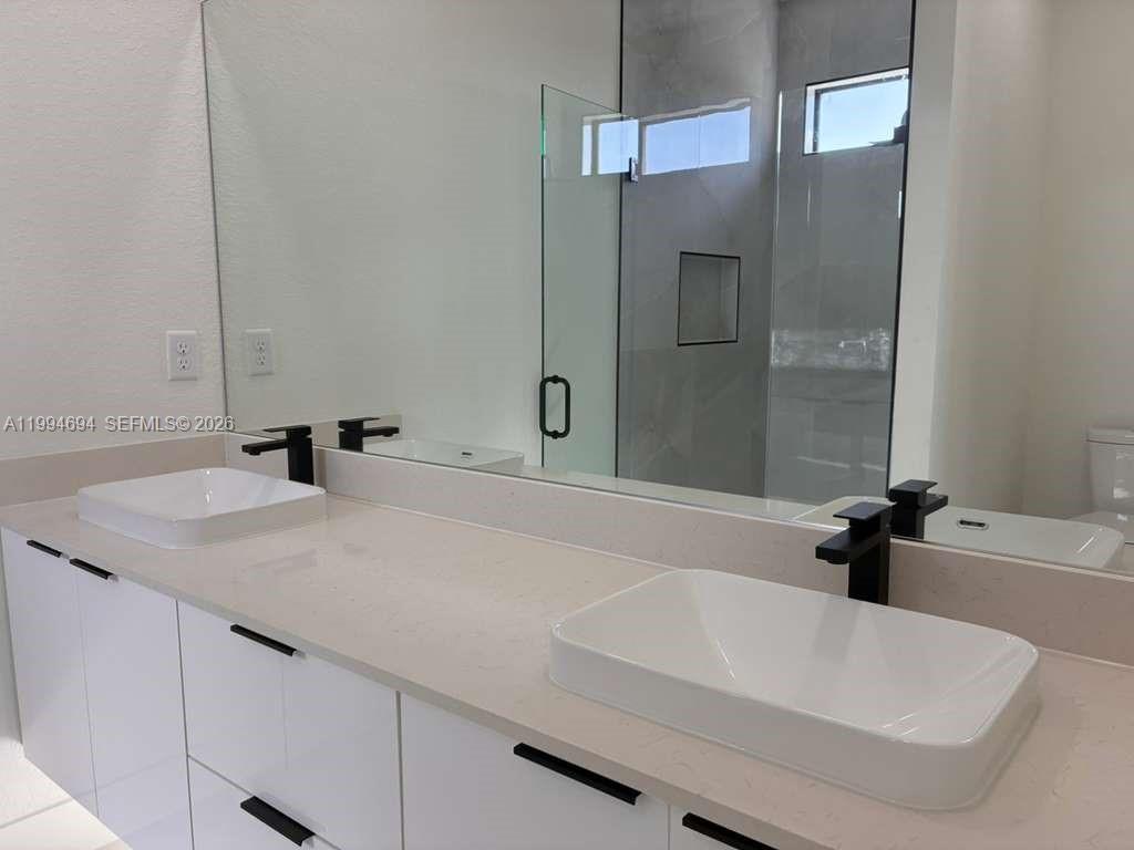 6045 3 / 3 1571 sq. ft. $ 2026-04-03 0 Photo