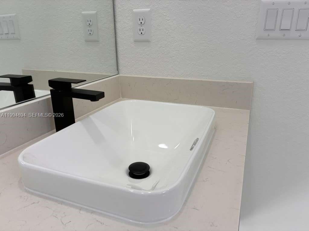 6045 3 / 3 1571 sq. ft. $ 2026-04-03 0 Photo