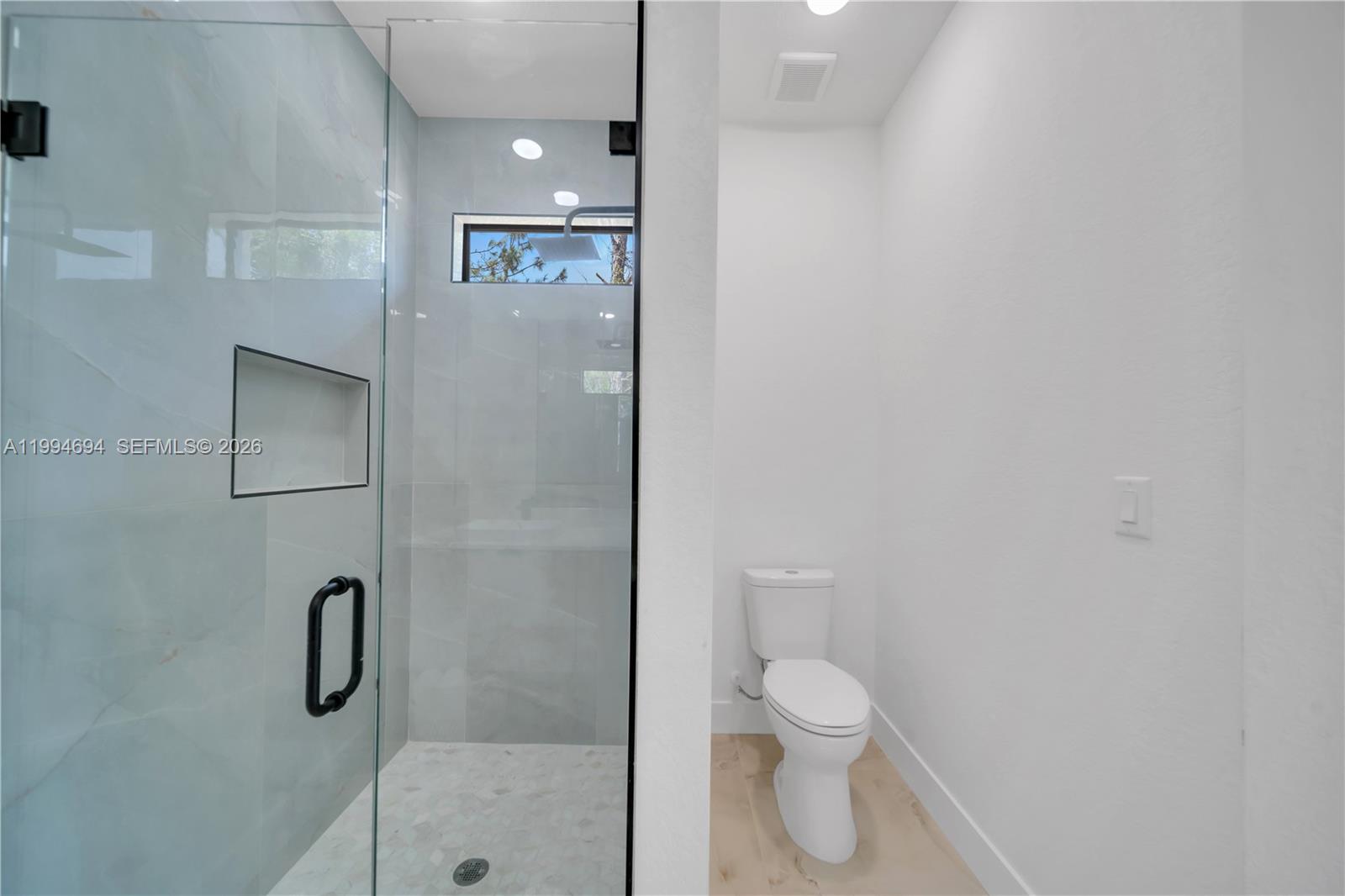 See details 6045 3 / 3 1571 sq. ft. $ 2026-04-03 0 Photo