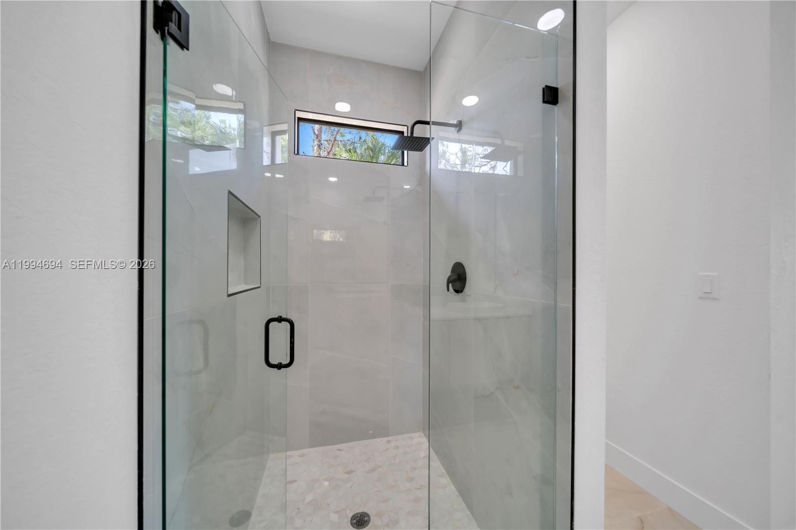 See details 6045 3 / 3 1571 sq. ft. $ 2026-04-03 0 Photo