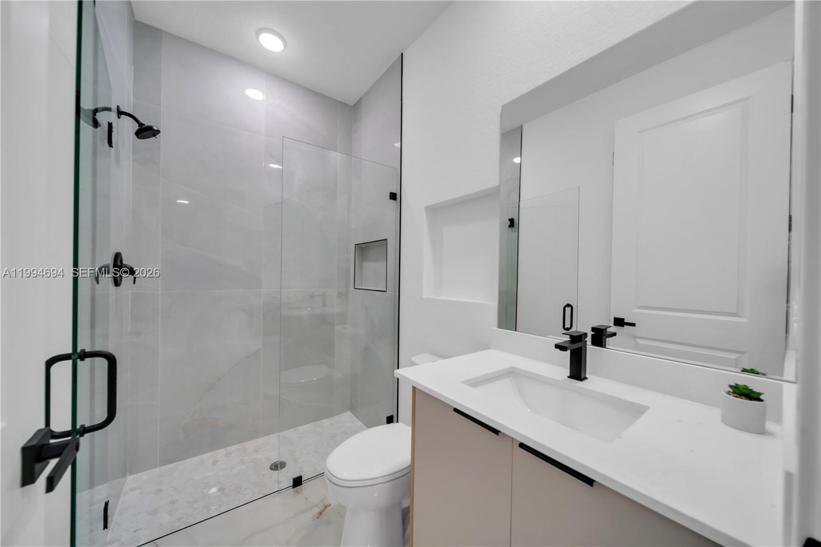 See details 6045 3 / 3 1571 sq. ft. $ 2026-04-03 0 Photo