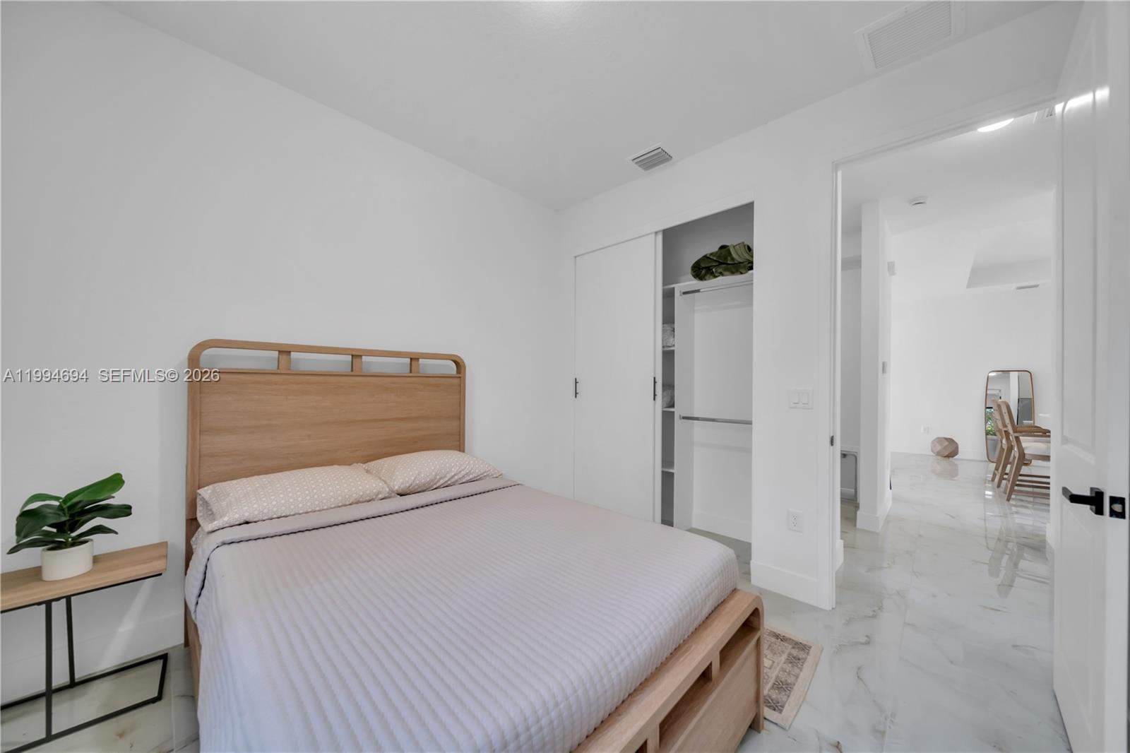 See details 6045 3 / 3 1571 sq. ft. $ 2026-04-03 0 Photo