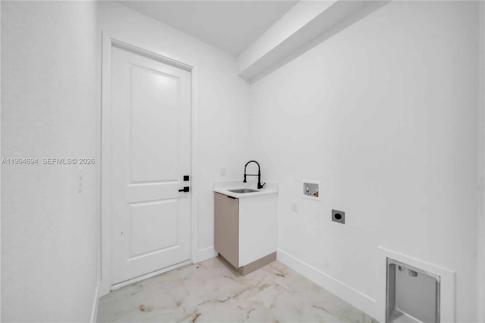See details 6045 3 / 3 1571 sq. ft. $ 2026-04-03 0 Photo