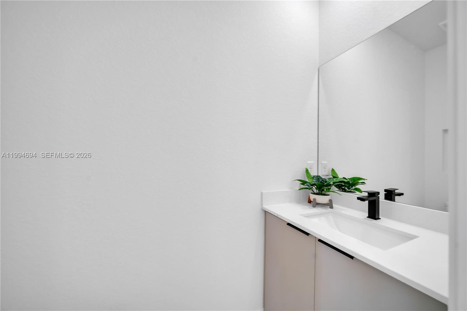 See details 6045 3 / 3 1571 sq. ft. $ 2026-04-03 0 Photo