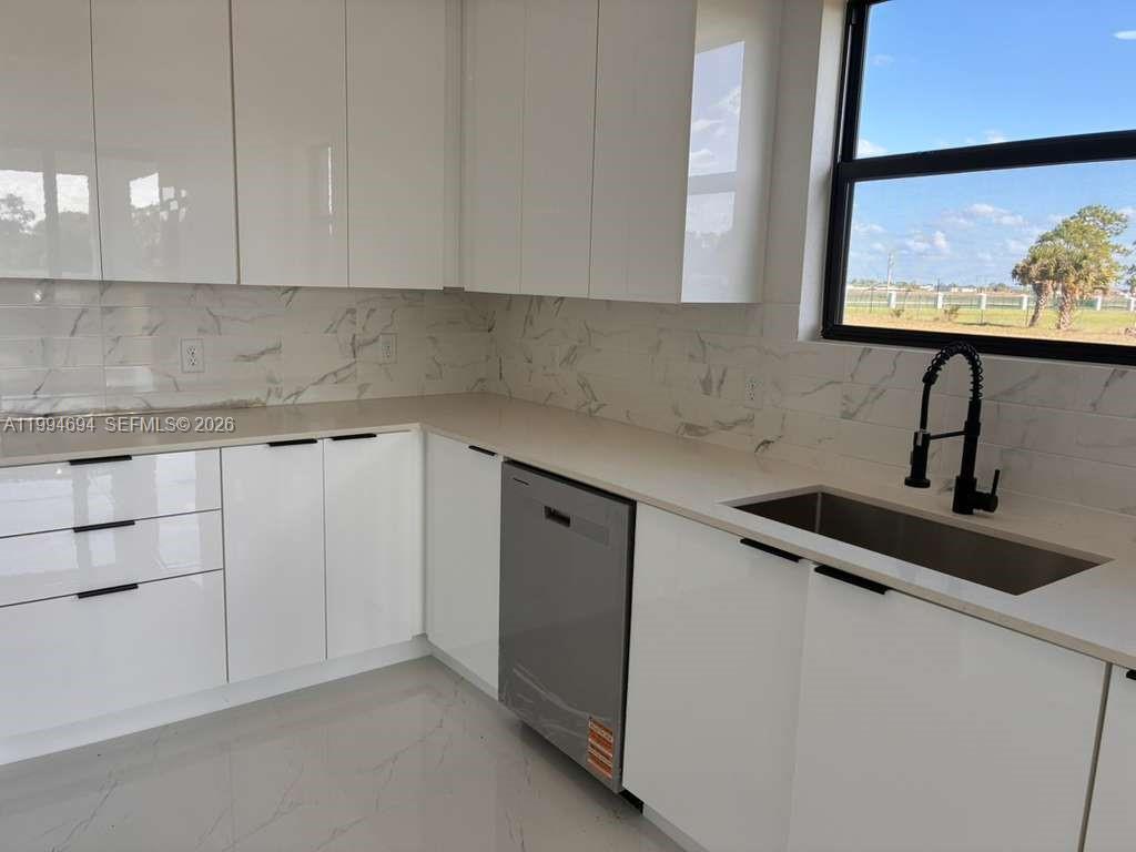 6045 3 / 3 1571 sq. ft. $ 2026-04-03 0 Photo