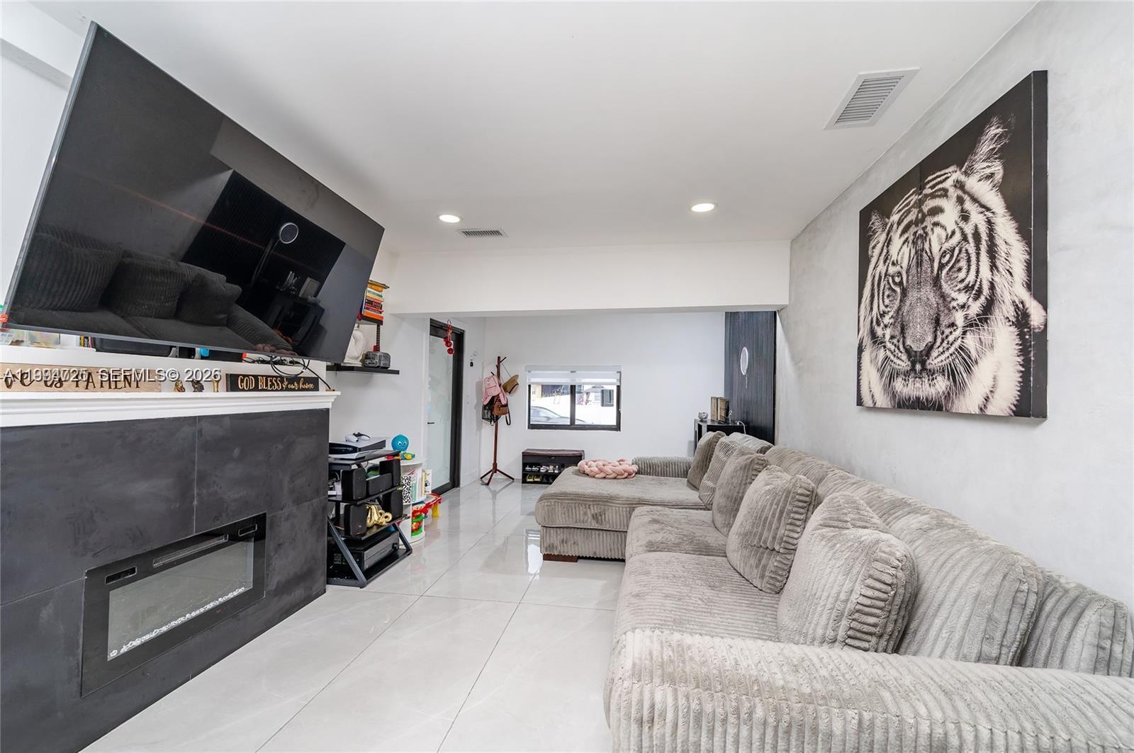   /  1613 sq. ft. $ 2026-04-07 0 Photo