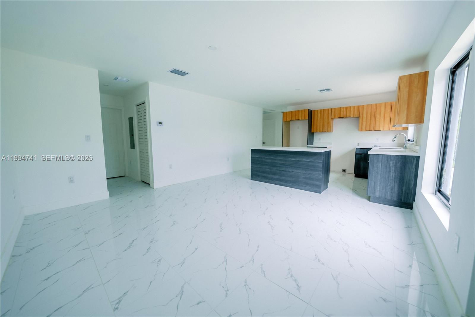   /  2334 sq. ft. $ 2026-04-22 0 Photo