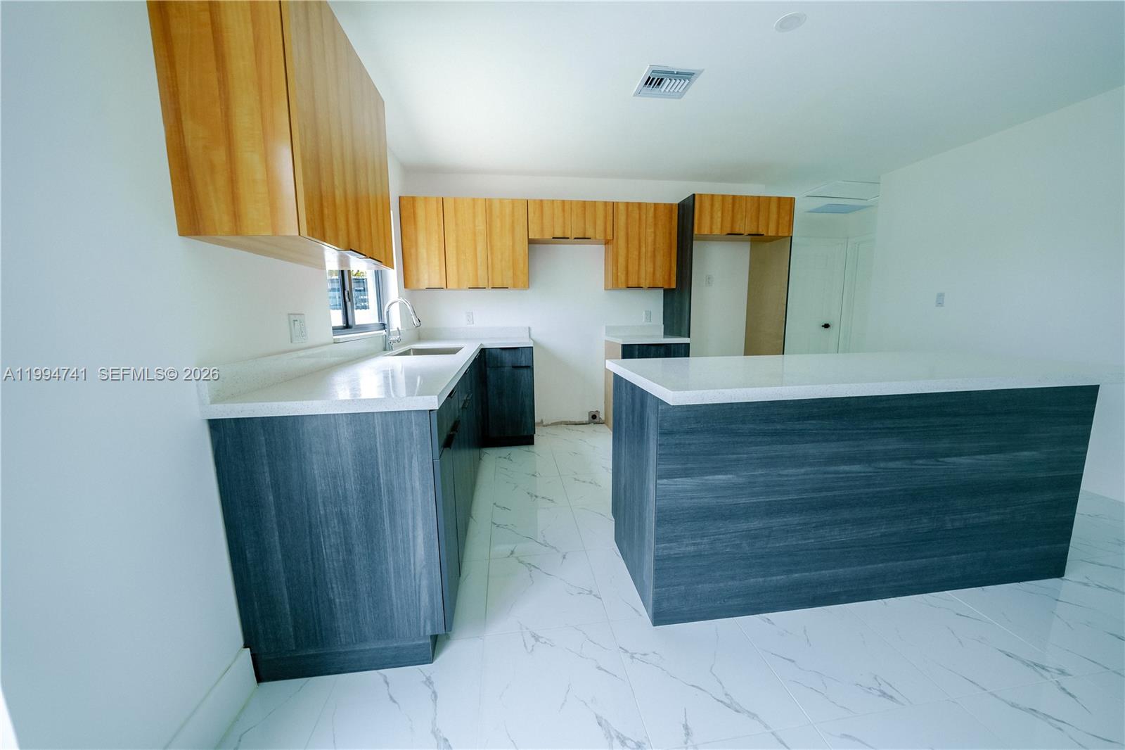   /  2334 sq. ft. $ 2026-04-22 0 Photo