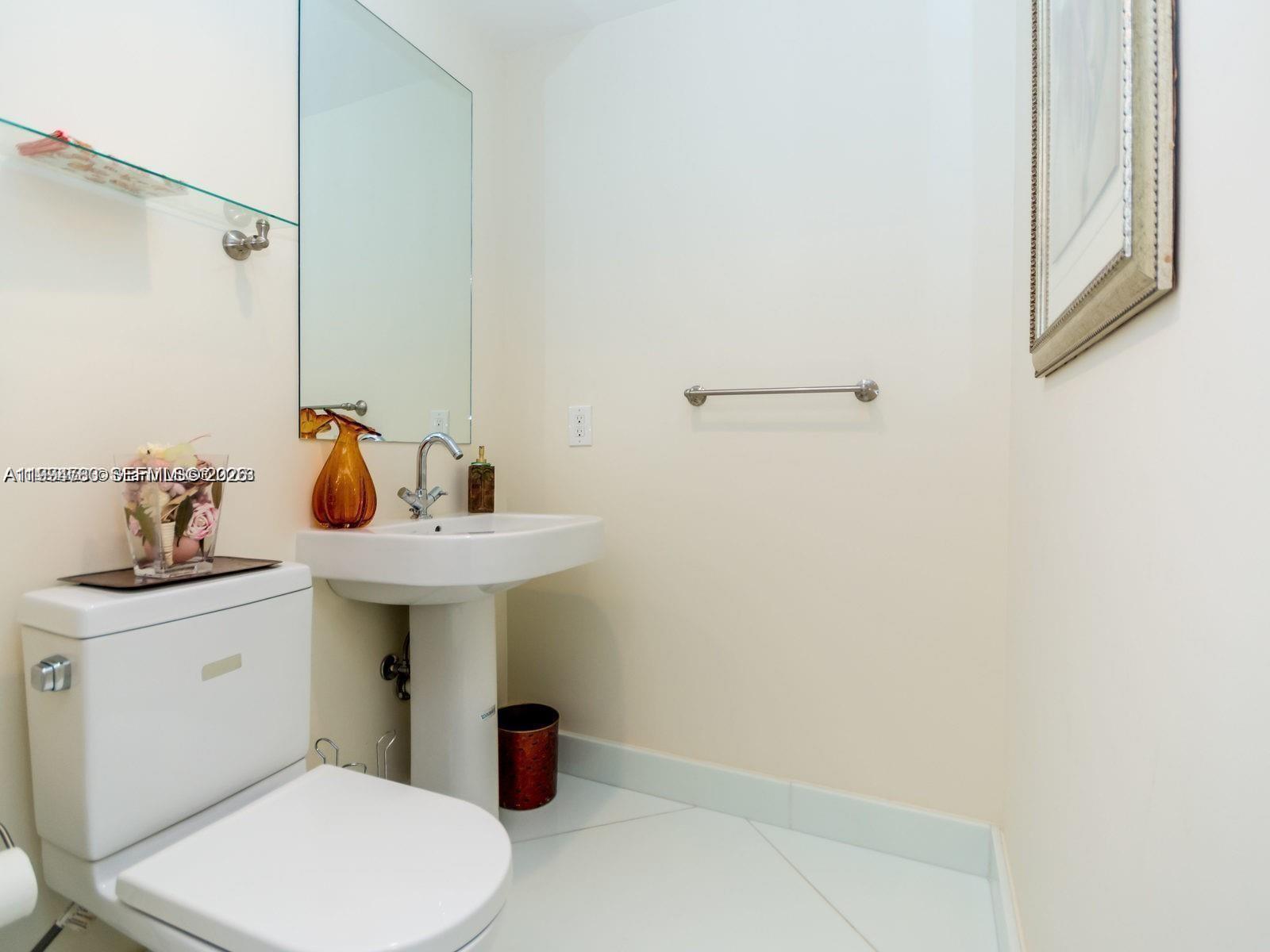 Photo of 3330 190th St  #1412, Aventura, Florida, 33180 - Half Bath