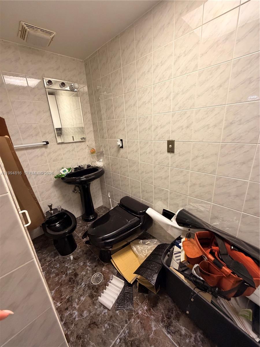 3-2  /   sq. ft. $ 2026-04-03 0 Photo