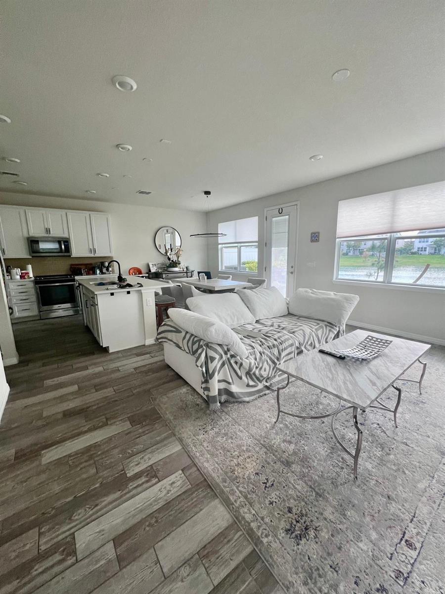 4924 3 /  1952 sq. ft. $ 2026-06-05 0 foto