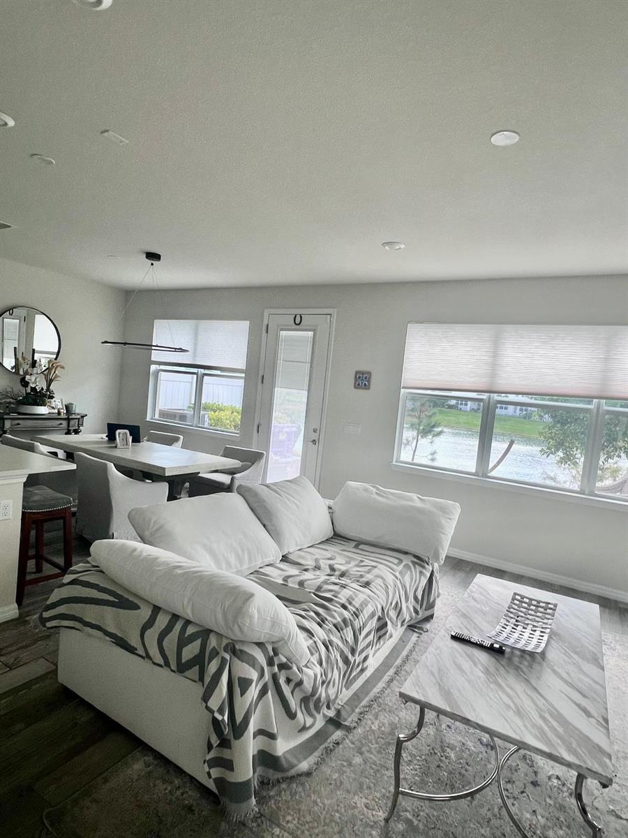 4924 3 /  1952 sq. ft. $ 2026-06-05 0 foto