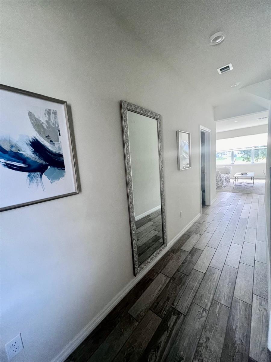 4924 3 /  1952 sq. ft. $ 2026-06-05 0 foto
