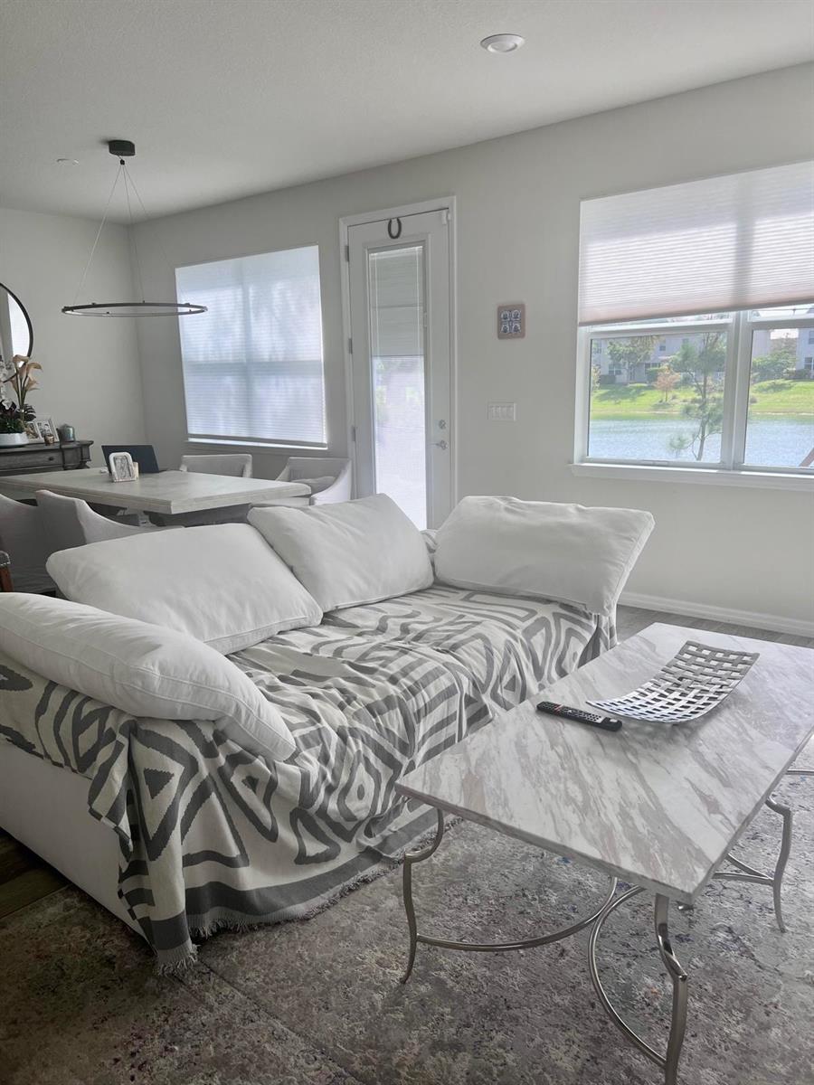 4924 3 /  1952 sq. ft. $ 2026-06-05 0 foto