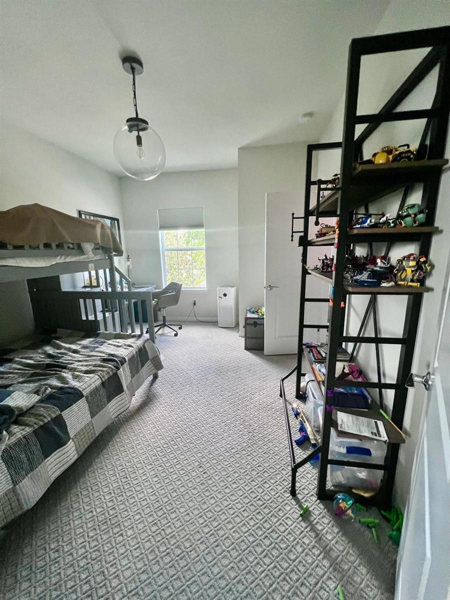 4924 3 /  1952 sq. ft. $ 2026-06-05 0 foto
