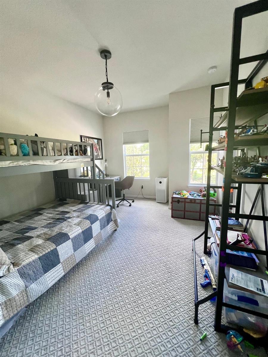 4924 3 /  1952 sq. ft. $ 2026-06-05 0 foto
