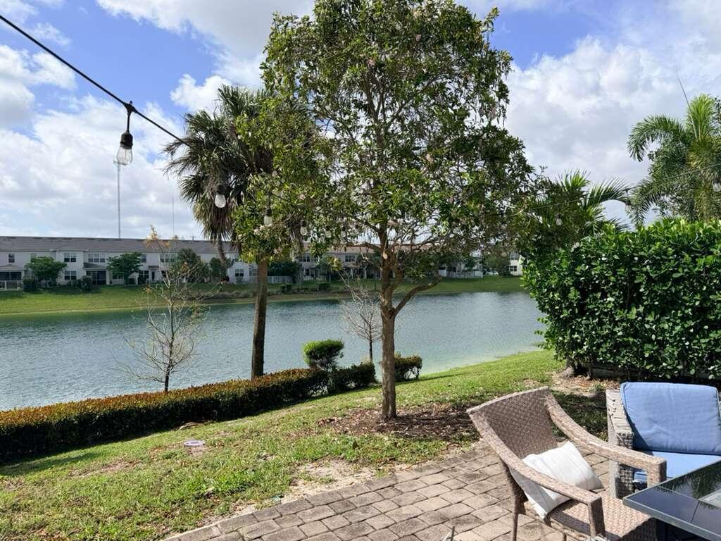 4924 3 /  1952 sq. ft. $ 2026-06-05 0 foto