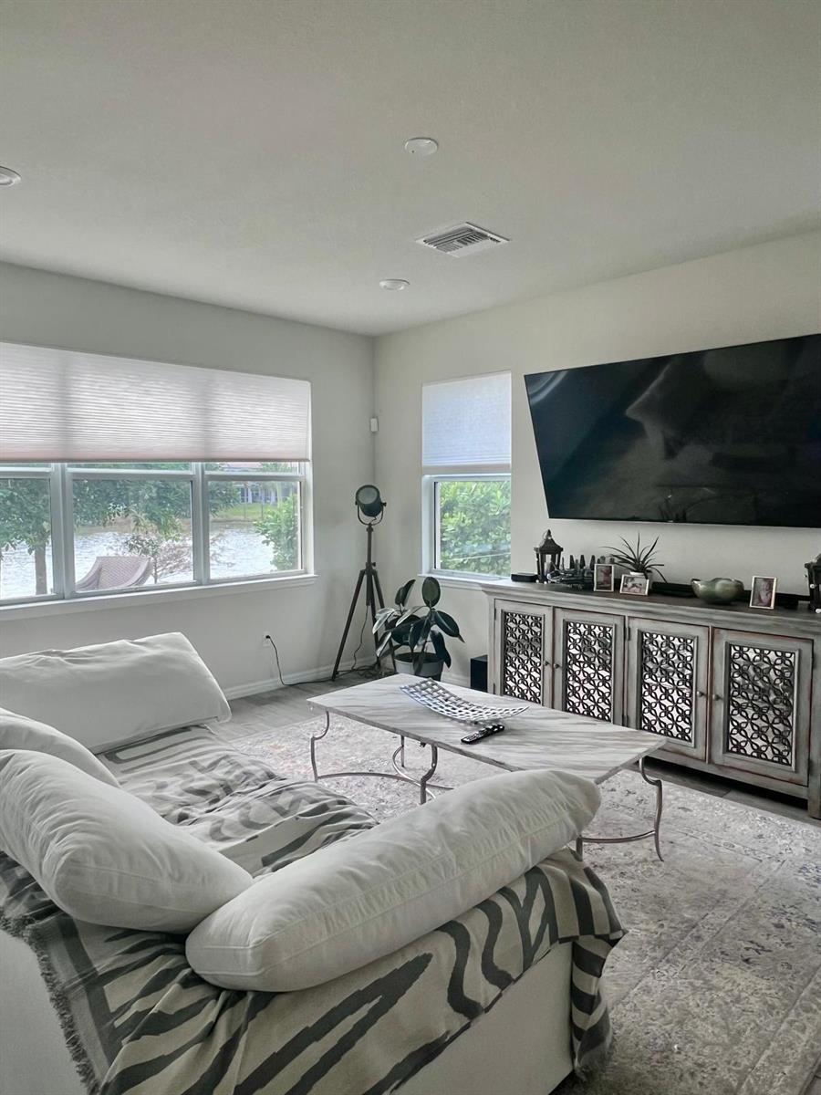 4924 3 /  1952 sq. ft. $ 2026-06-05 0 foto