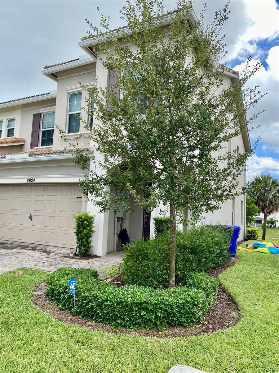 4924 3 /  1952 sq. ft. $ 2026-06-05 0 foto
