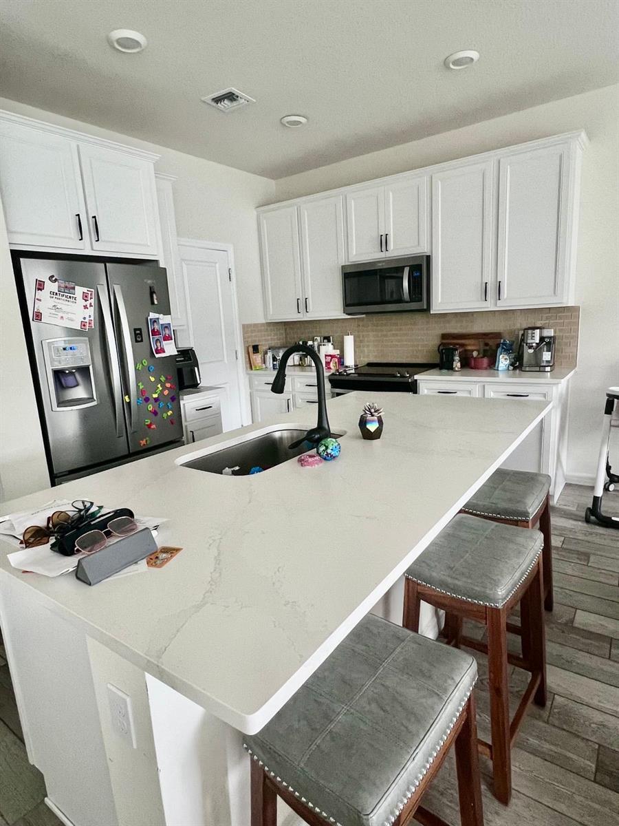 4924 3 /  1952 sq. ft. $ 2026-06-05 0 foto