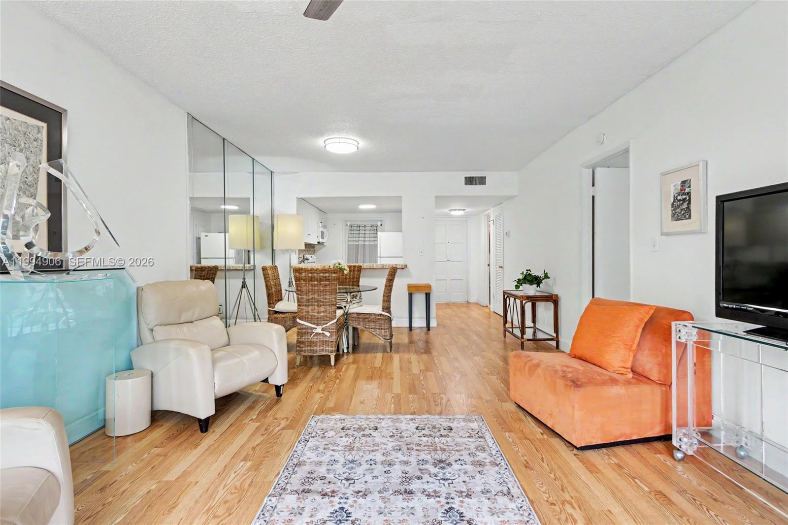 See details 215 1 / 2 744 sq. ft. $ 2026-04-04 0 Photo