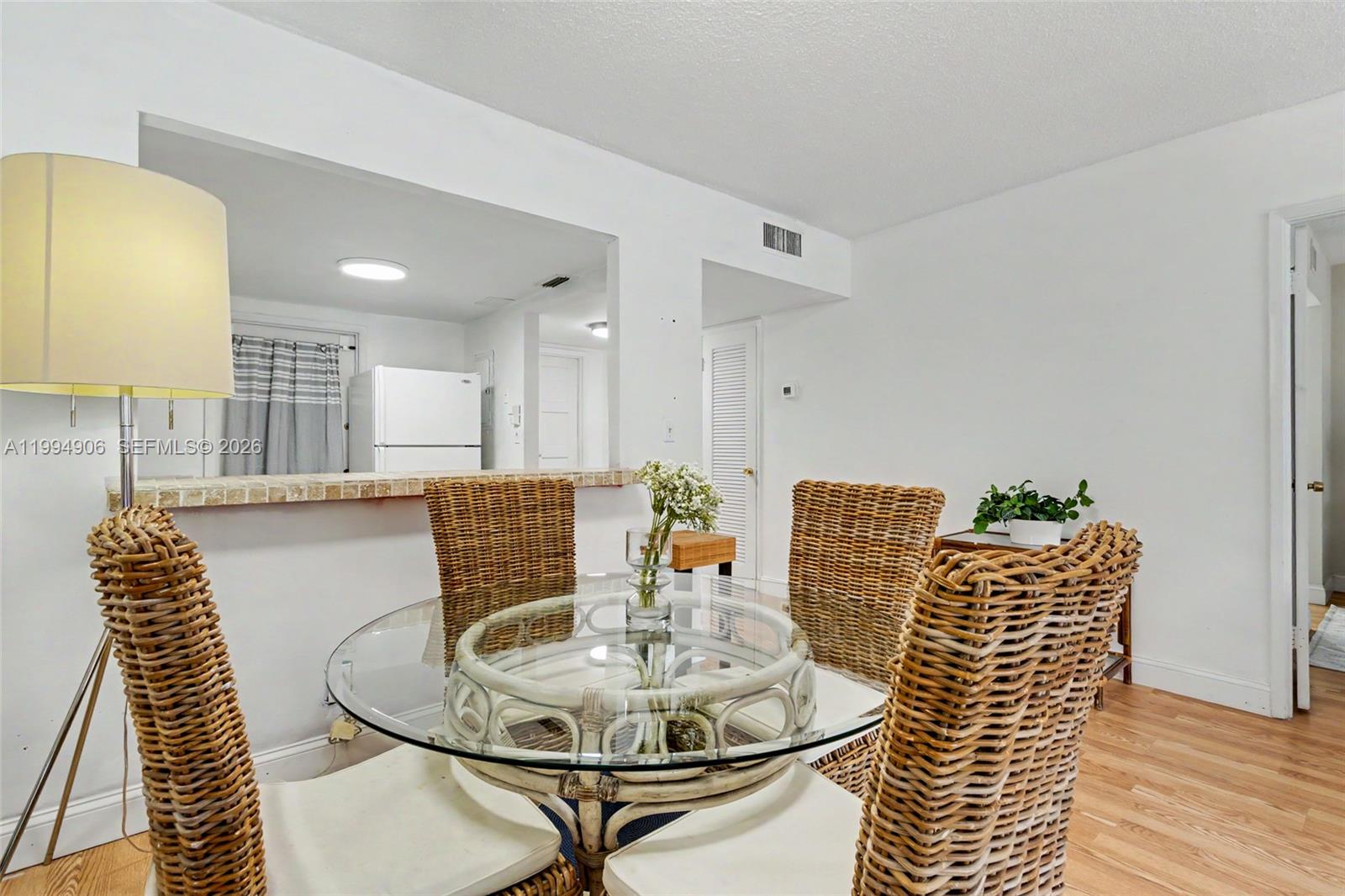 See details 215 1 / 2 744 sq. ft. $ 2026-04-04 0 Photo
