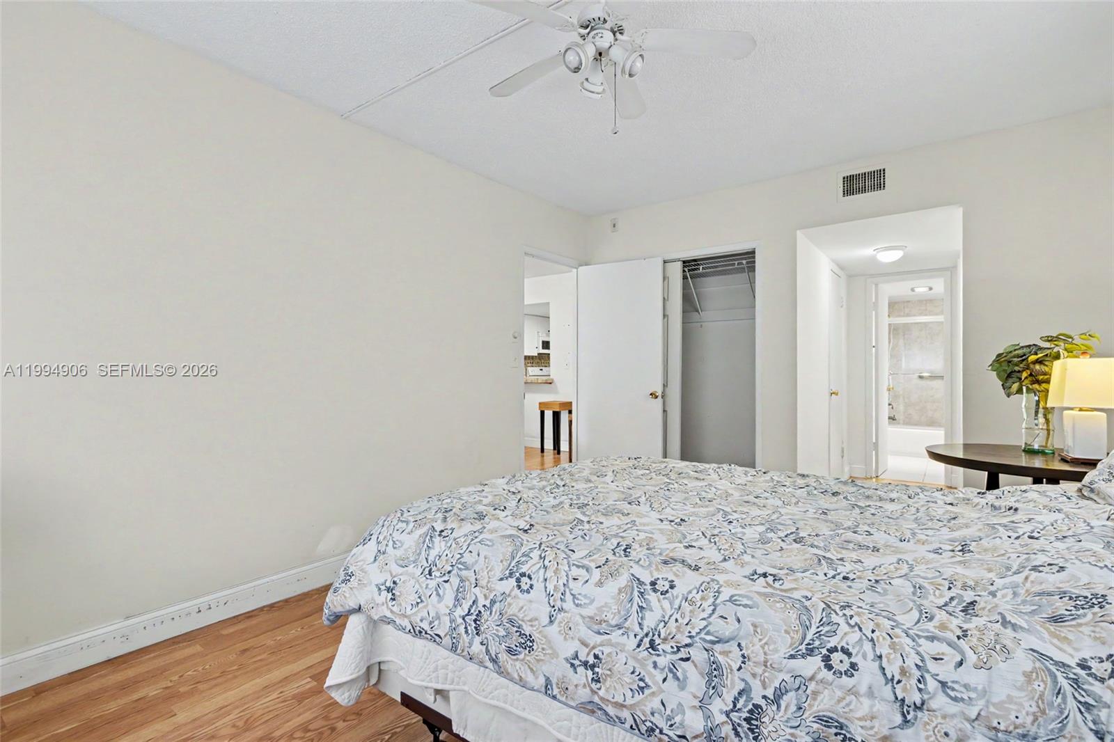 See details 215 1 / 2 744 sq. ft. $ 2026-04-04 0 Photo