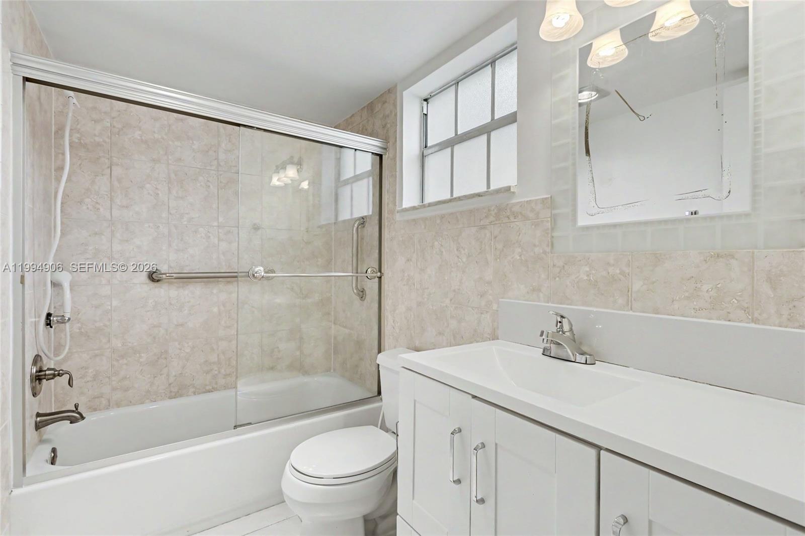 See details 215 1 / 2 744 sq. ft. $ 2026-04-04 0 Photo