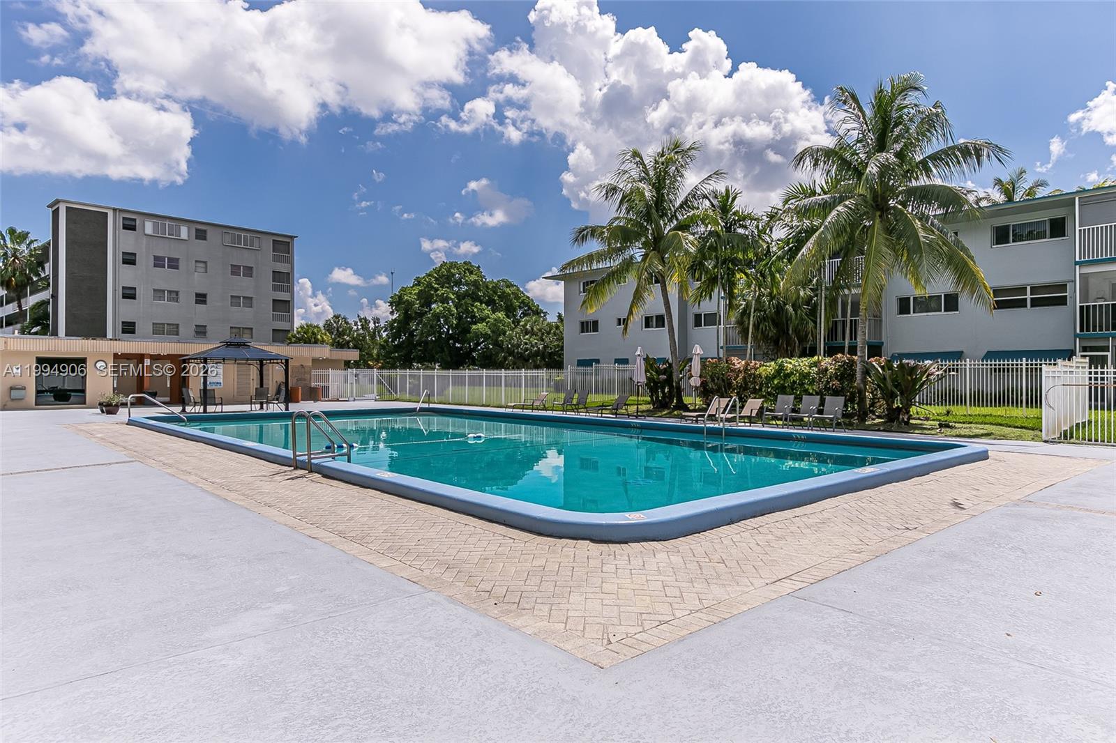 See details 215 1 / 2 744 sq. ft. $ 2026-04-04 0 Photo