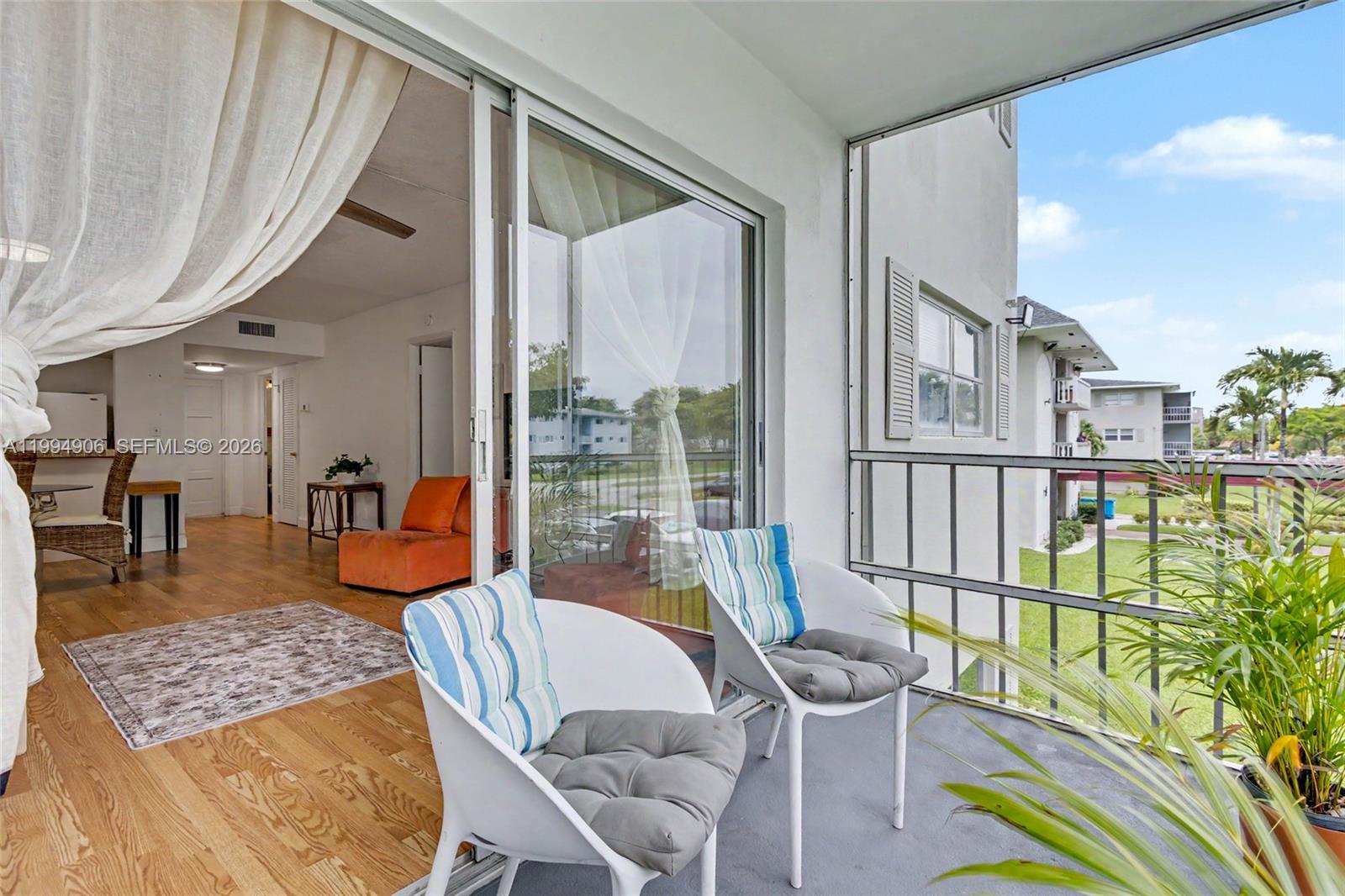 See details 215 1 / 2 744 sq. ft. $ 2026-04-04 0 Photo
