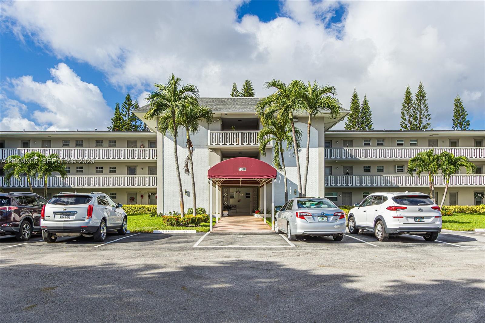 See details 215 1 / 2 744 sq. ft. $ 2026-04-04 0 Photo