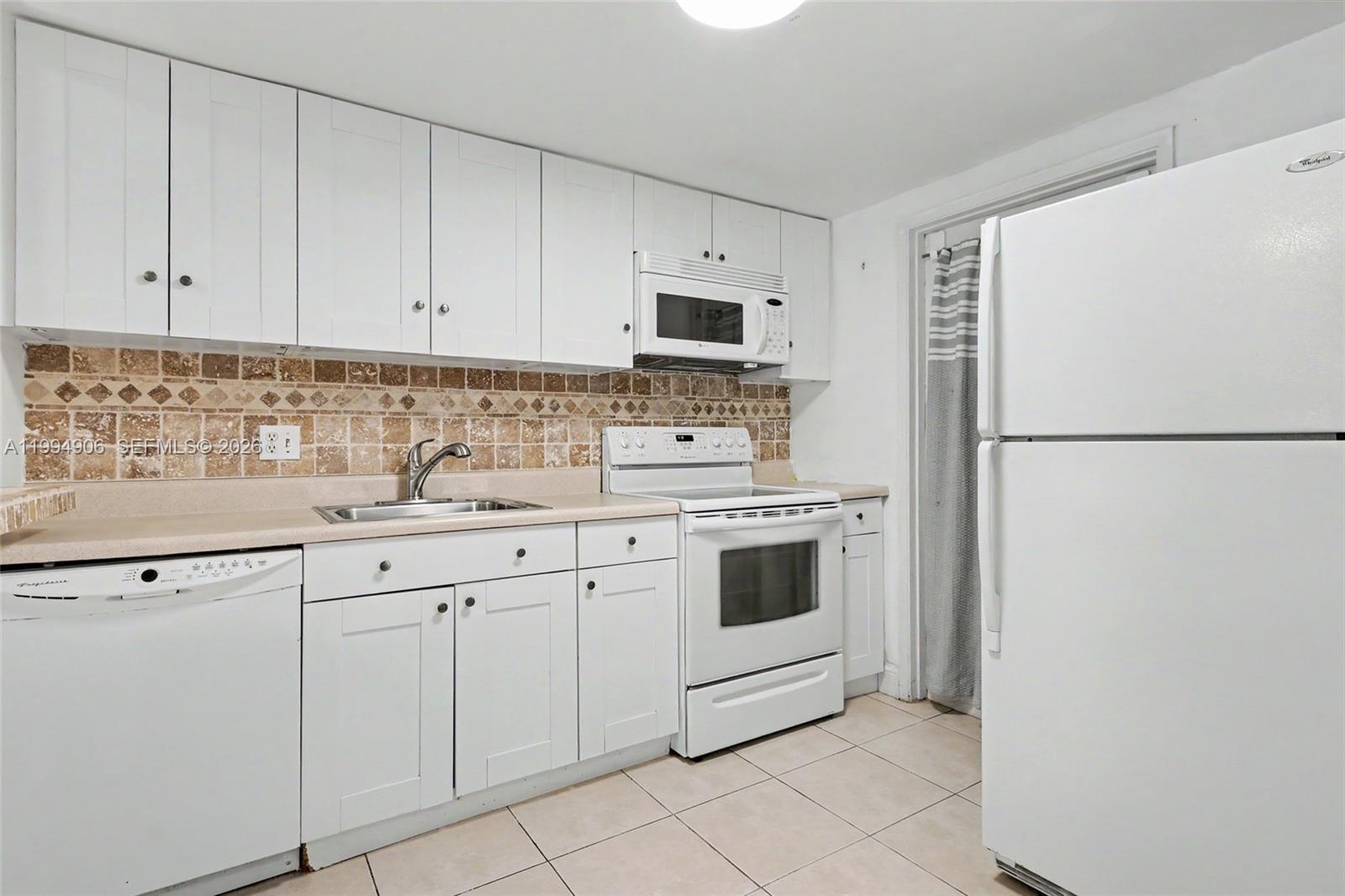 See details 215 1 / 2 744 sq. ft. $ 2026-04-04 0 Photo