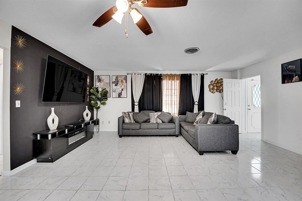 Ver detalles 223 2 / 2 1501 sq. ft. $ 2026-06-19 0 foto