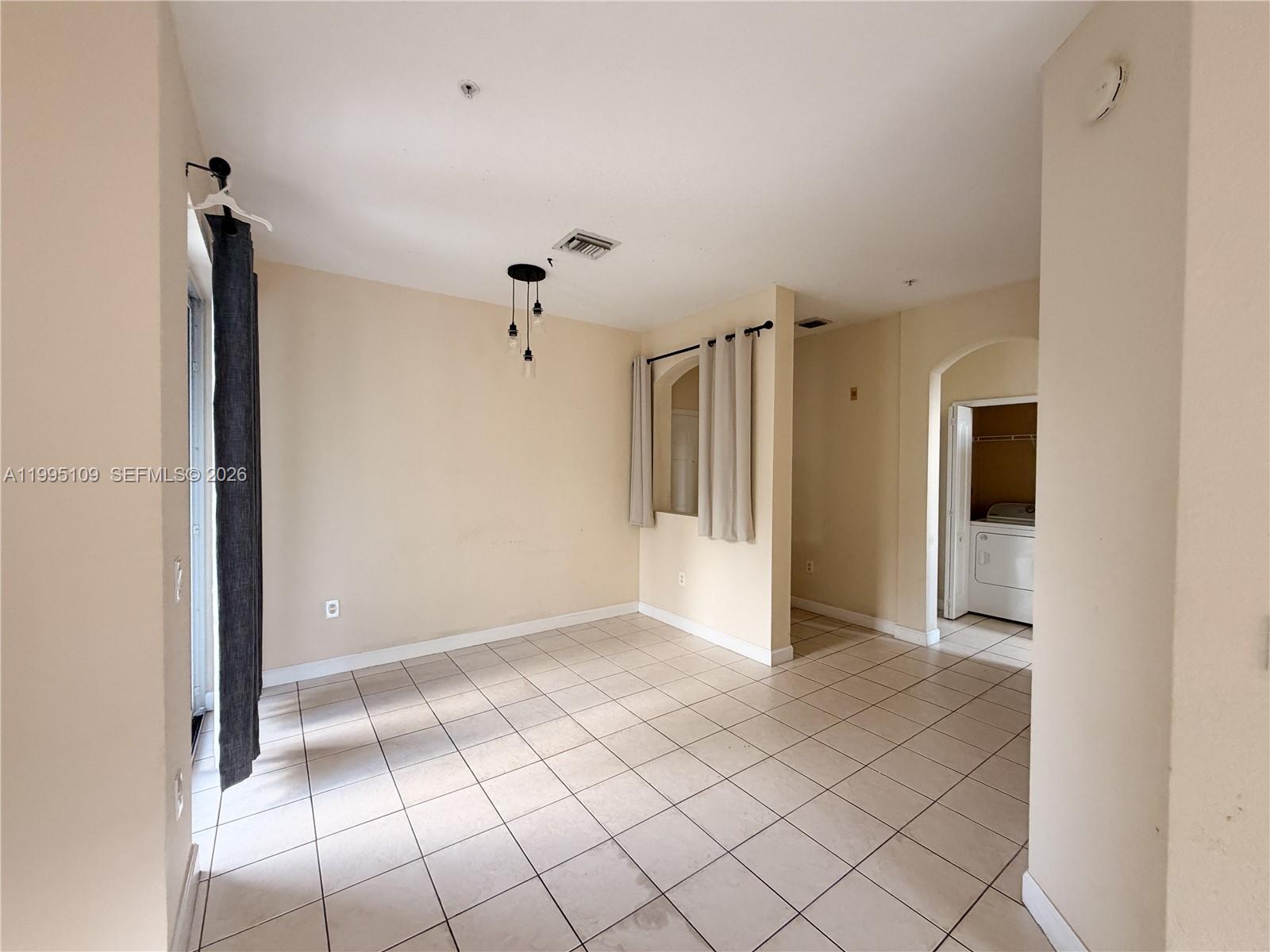 2039 2 / 3 1282 sq. ft. $ 2026-04-06 0 Photo