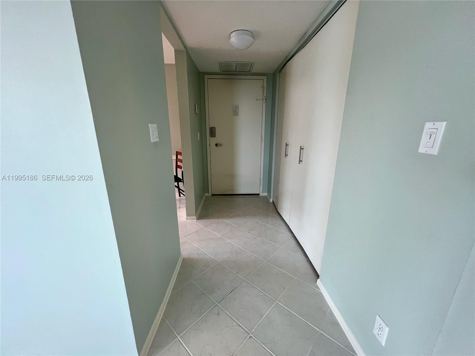 Подробнее 4L 2 / 2 1328 кв.футов $ 2026-04-05 0 Фото
