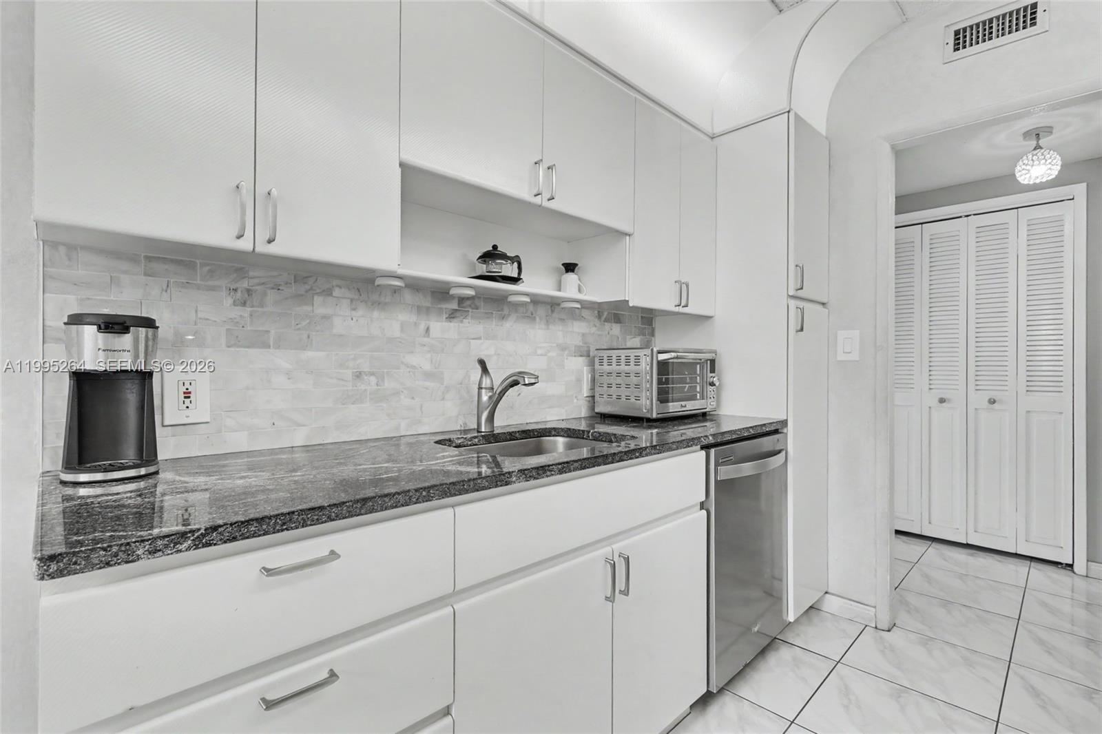 See details 700 2 / 2 1284 sq. ft. $ 2026-04-05 0 Photo