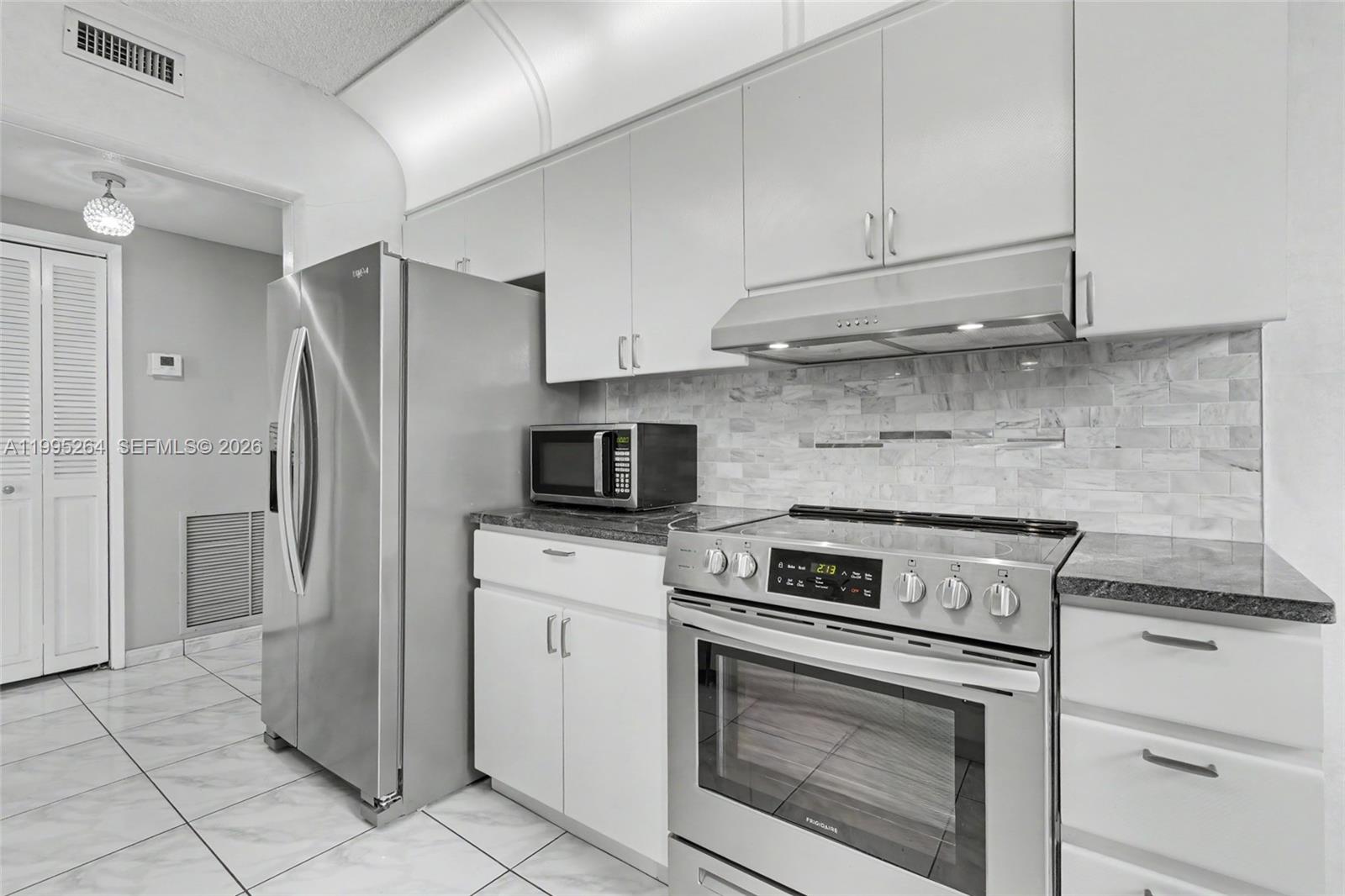 See details 700 2 / 2 1284 sq. ft. $ 2026-04-05 0 Photo