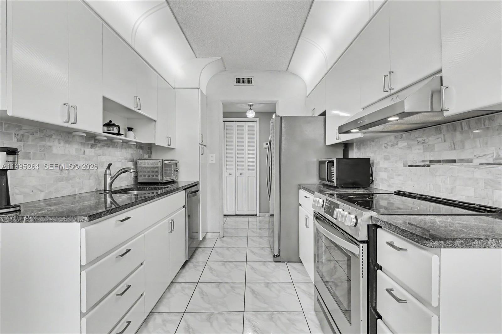 See details 700 2 / 2 1284 sq. ft. $ 2026-04-05 0 Photo