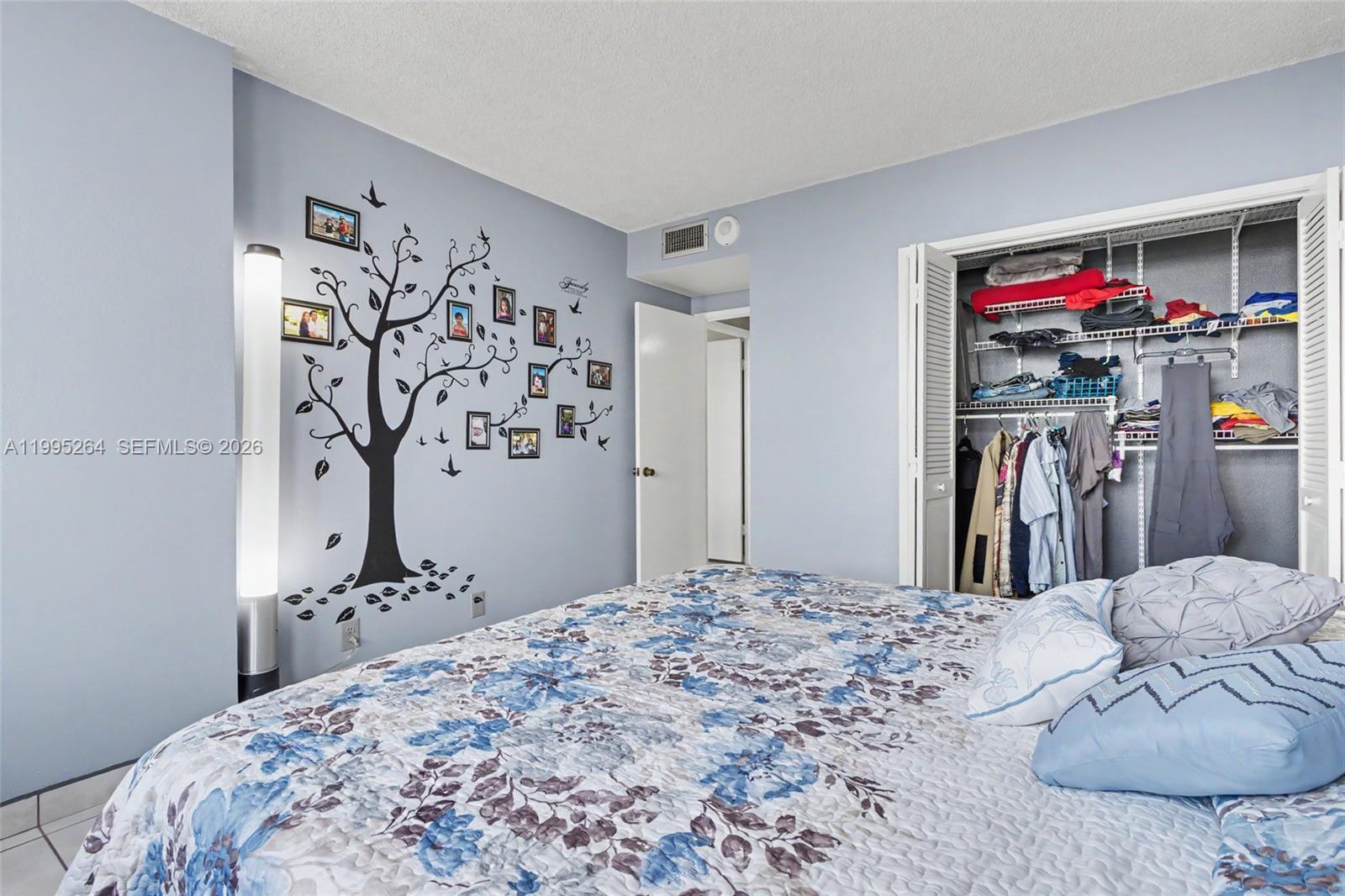See details 700 2 / 2 1284 sq. ft. $ 2026-04-05 0 Photo