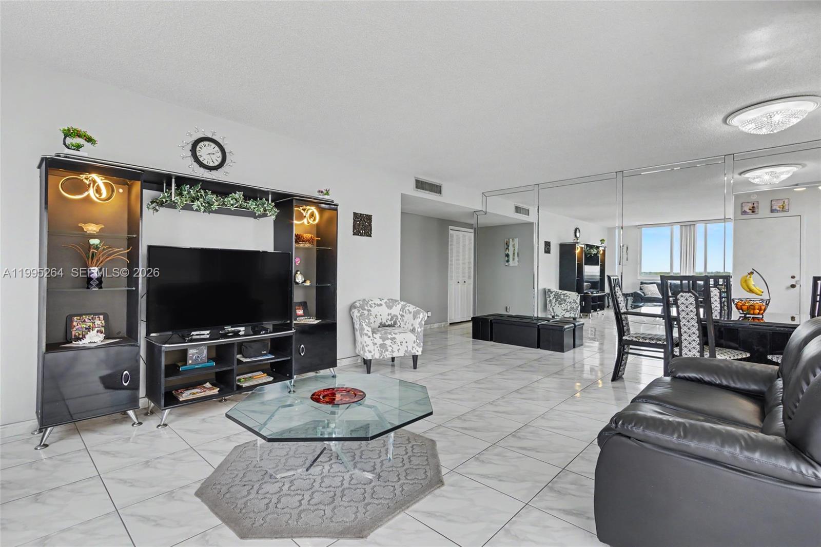See details 700 2 / 2 1284 sq. ft. $ 2026-04-05 0 Photo