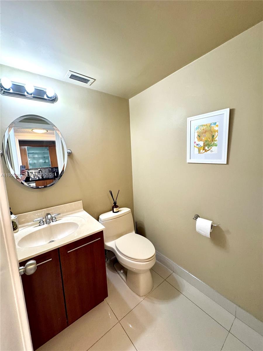 Photo of 3725 Ocean Dr  #1221, Hollywood, Florida, 33019 - 