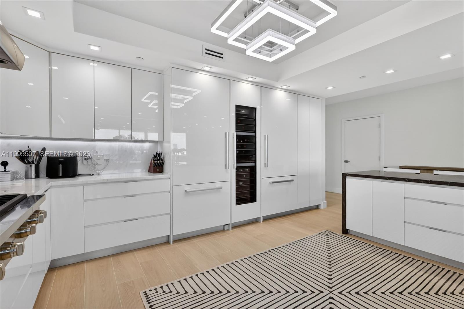 2102 3 / 4 2840 sq. ft. $ 2026-04-06 0 Photo